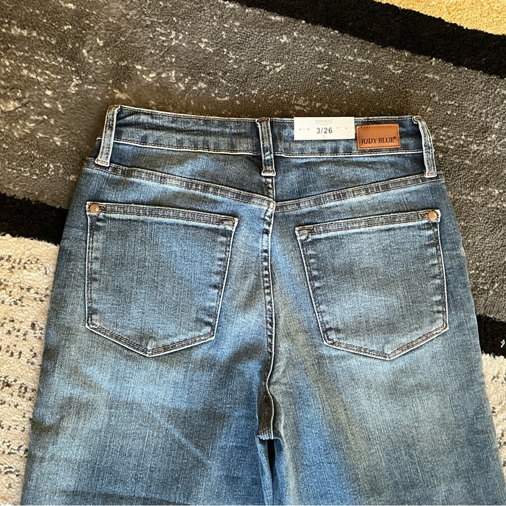 Judy Blue High Rise Vintage Wash Crop Wide Leg Jeans Sz 3/26 NWT! - Picture 5 of 6